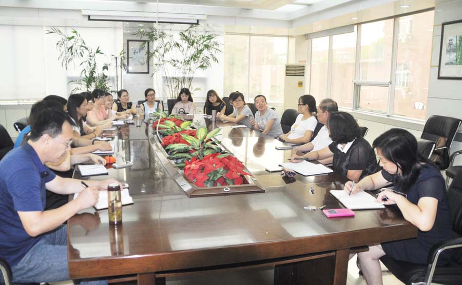 潍坊校区召开第32个教师节青年教师座谈会 王红日.JPG