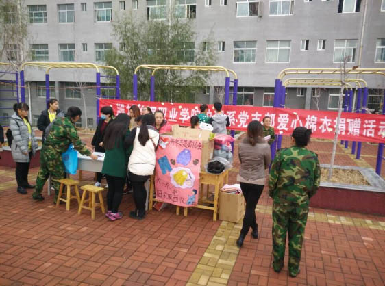 马老师 潍坊护理职业学院护理系党支部爱心棉衣捐赠活动241 拷贝.jpg