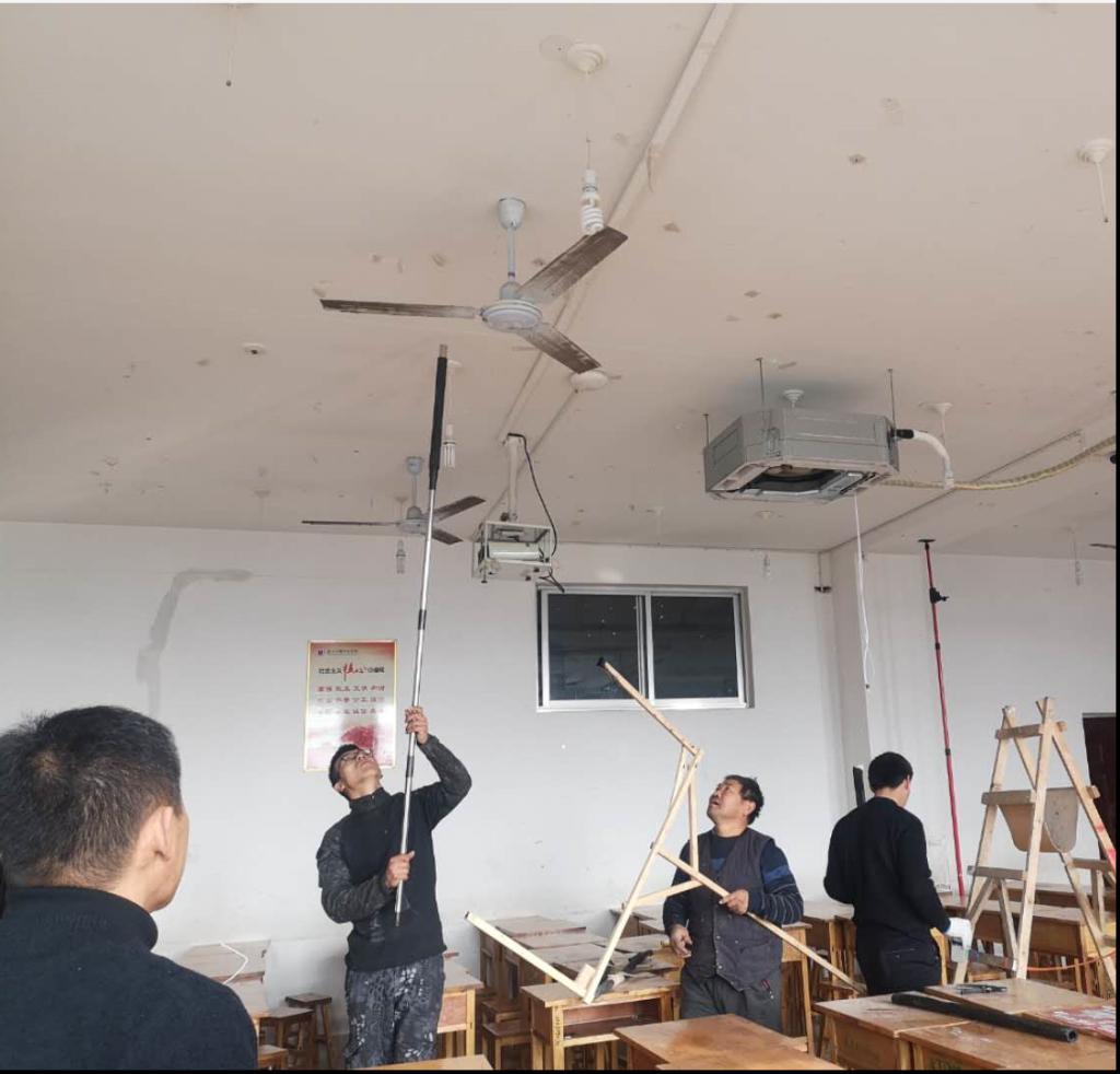 施工人员利用周末和寒假抢工期 施工人员利用周末和寒假抢工期