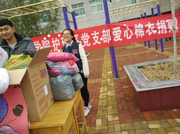 马老师 潍坊护理职业学院护理系党支部爱心棉衣捐赠活动243 拷贝.jpg