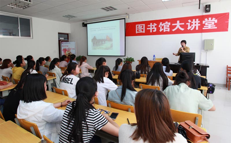 11111111图书馆开展庆祝建军90周年专题讲座 陈晗曦 拷贝.jpg