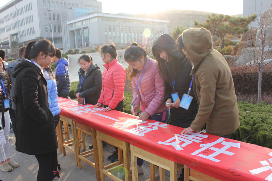 C:\Users\Administrator\Desktop\护理系开展预防艾滋病宣传教育系列活动\IMG_0037.JPG