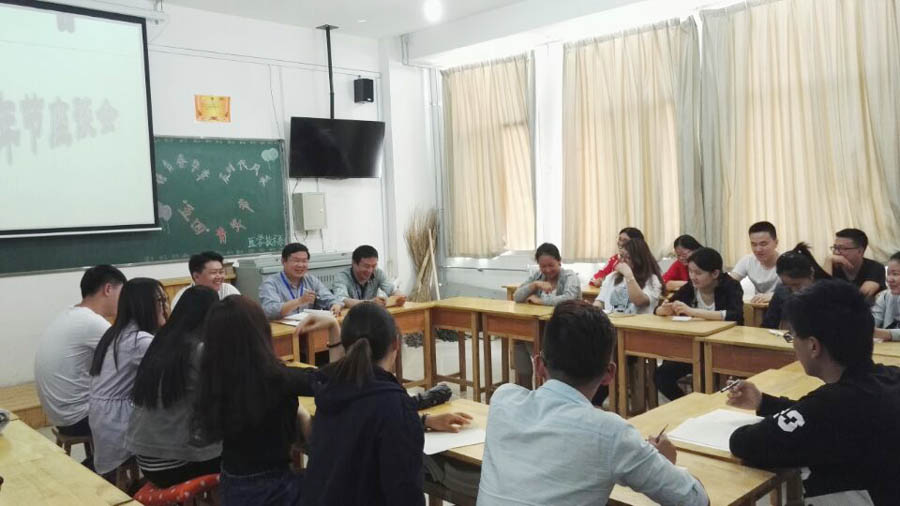 座谈会氛围融洽.jpg
