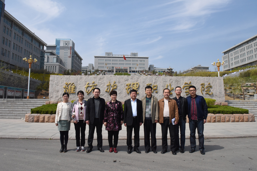 院方招聘人员与学院工作人员合影留念.JPG 院方招聘人员与学院工作人员合影留念.JPG