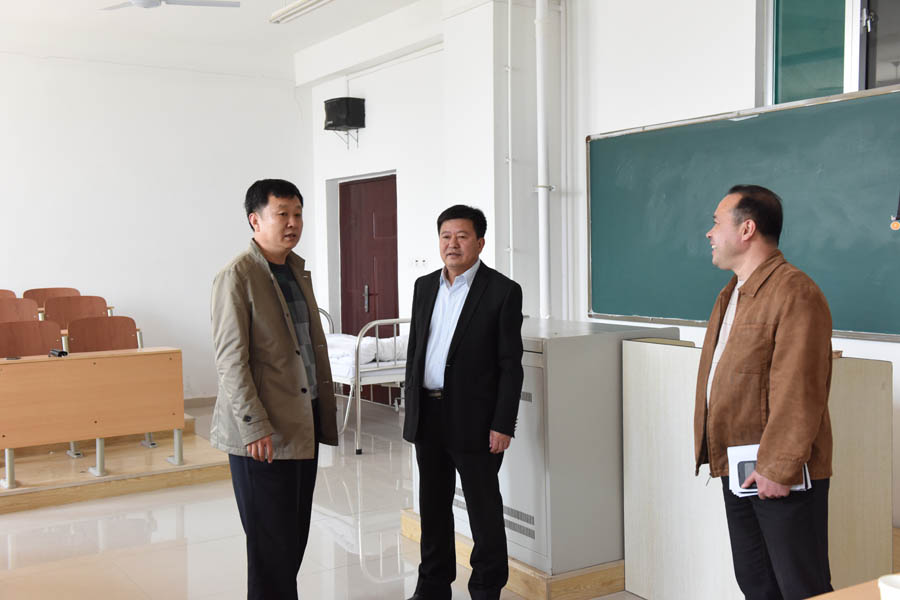 学院刘书记与张院长交谈.JPG 学院刘书记与张院长交谈.JPG