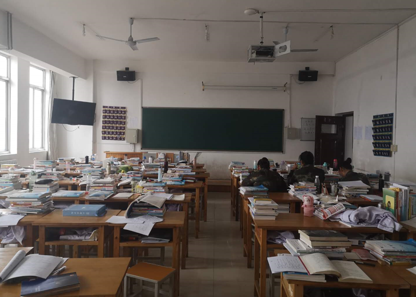 建设前的教室 建设前的教室